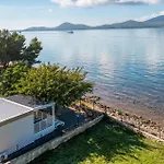 펜션 Awesome In Biograd With Wifi 비오그라드나모루