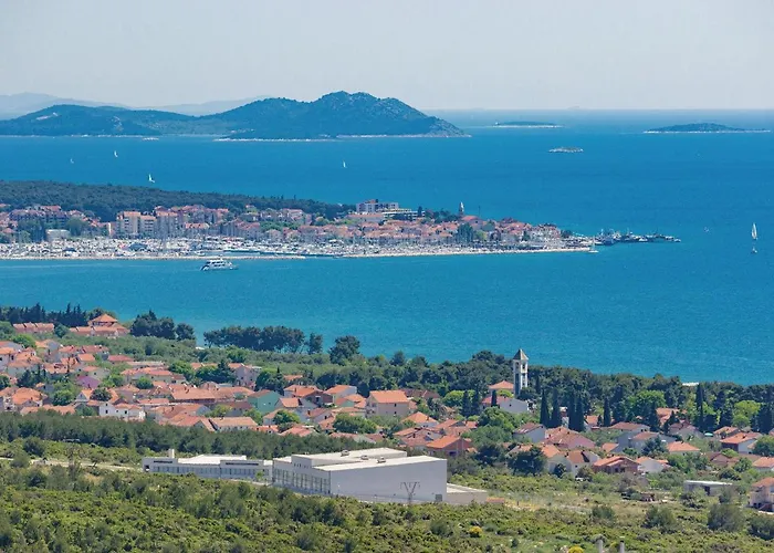 בית נופש Awesome In Biograd With Wifi ביוגראד נה מורו