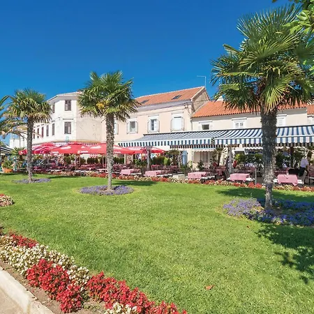 Vakantiehuis Awesome In Biograd With Wifi
